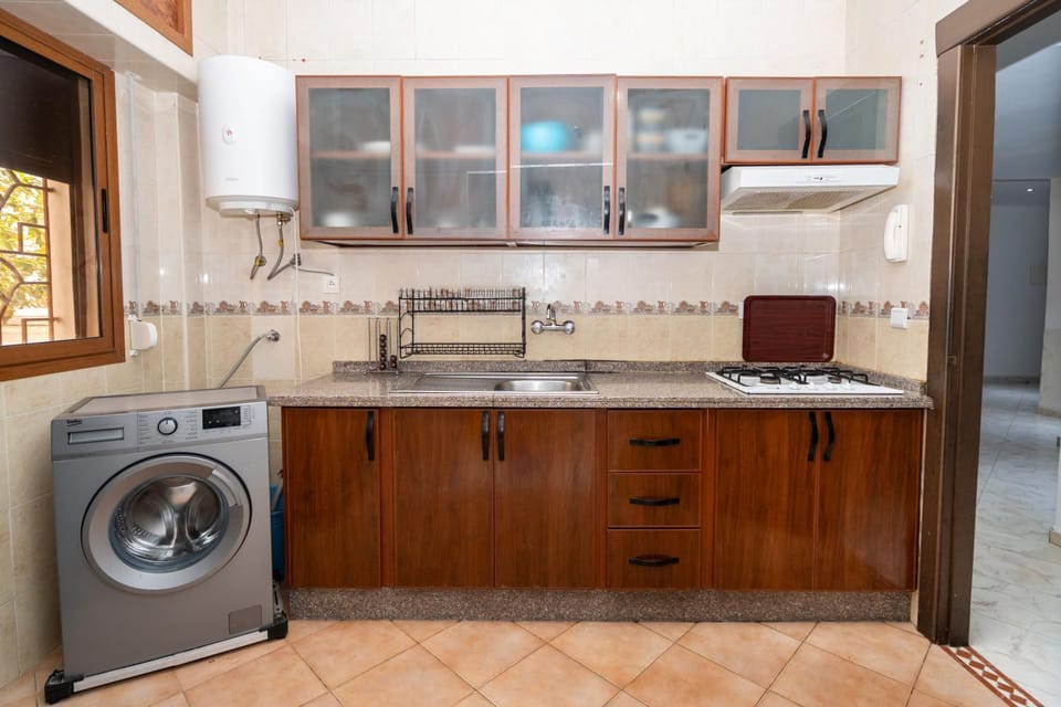 Appartement Plage à vos pieds, gare à 5 min et parking gratuit Apartment in Tangier