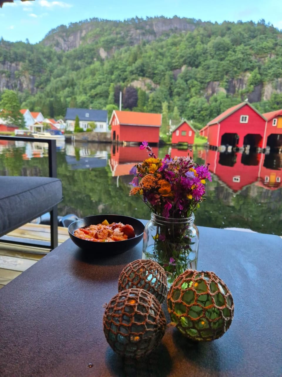 Patio, Day, Balcony/Terrace, Food and drinks, Dining area, Food
