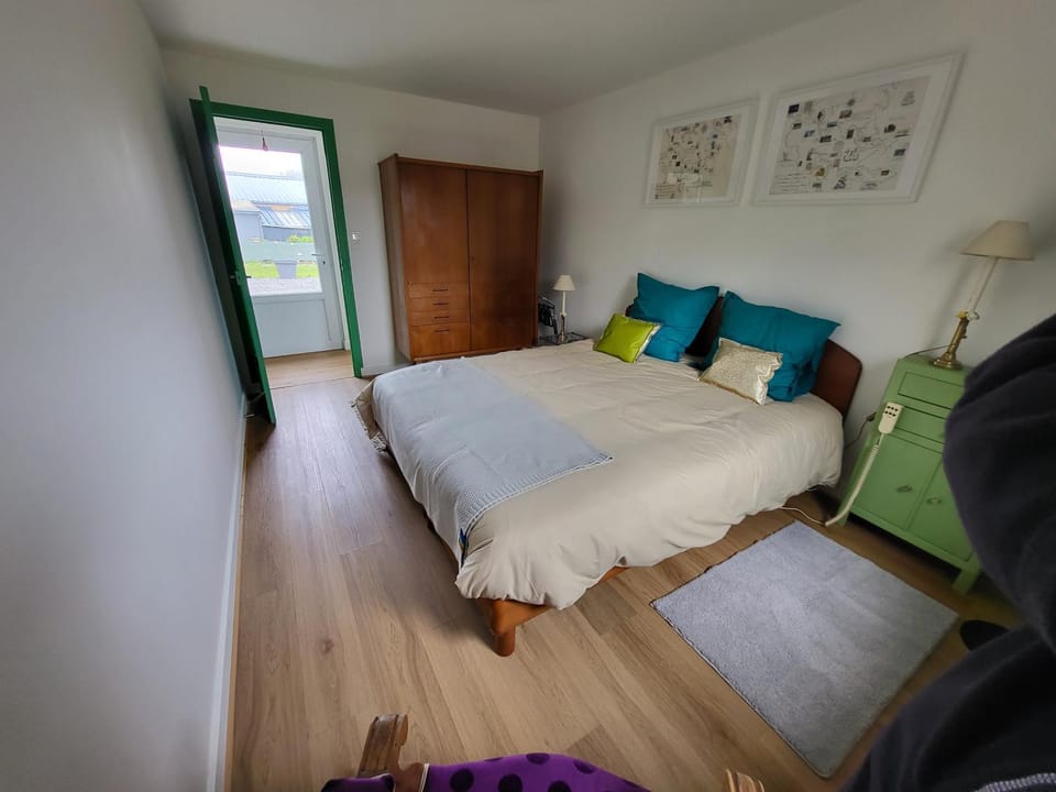 Bed, Photo of the whole room