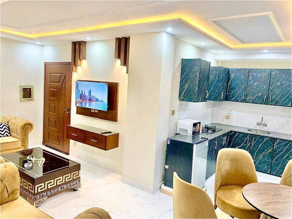 TV and multimedia, Kitchen or kitchenette, Living room, Dining area