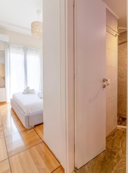 Mamma Mia Art House 3bdr 3 bthr Apartment in Athens