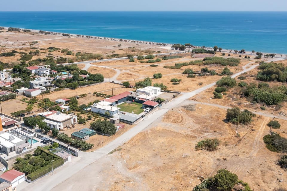 Property building, Day, Neighbourhood, Natural landscape, Bird's eye view, Beach, Sea view