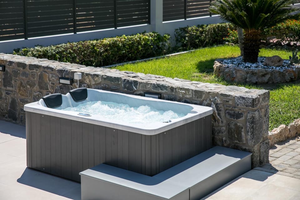 Day, Natural landscape, Garden, Hot Tub, Garden view