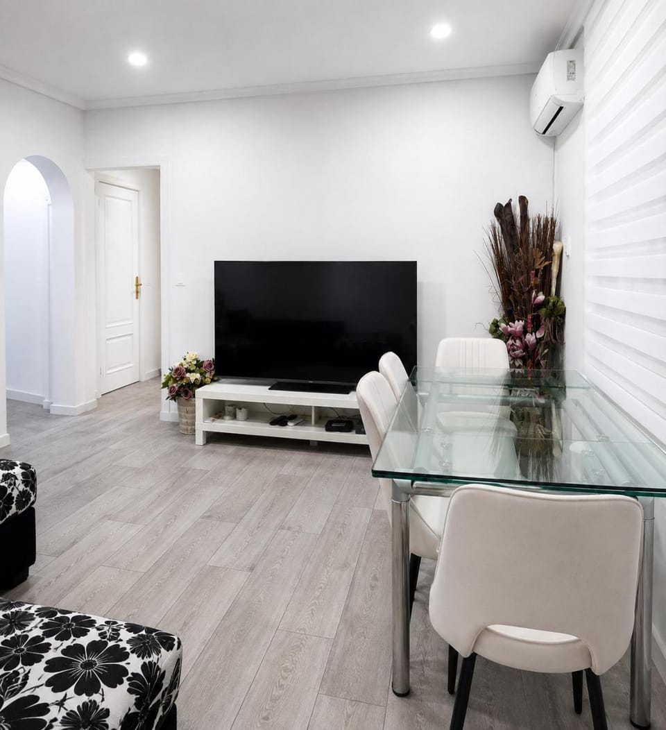 Apartamento renovado y tranquilo, 2 dormitorios bien comunicado con el centro de Madrid Apartment in Madrid