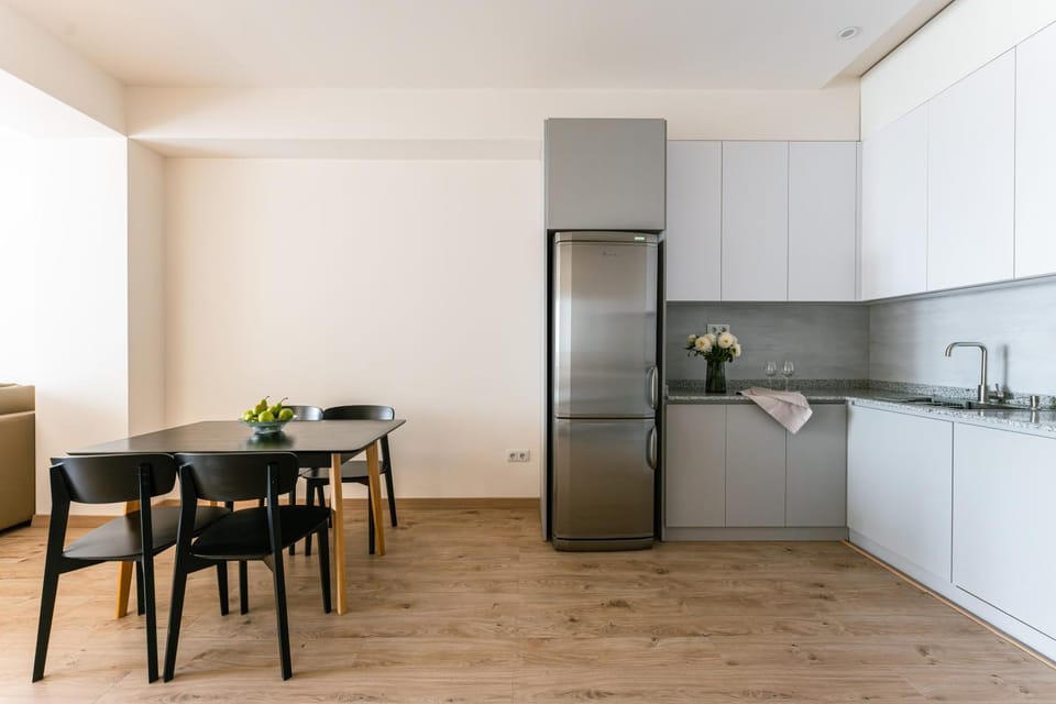Kitchen or kitchenette, Dining area, dishwasher, microwave