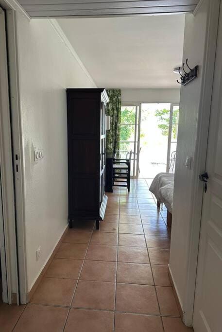Studio Rose Porcelaine, vue mer Apartment in Sainte-Anne