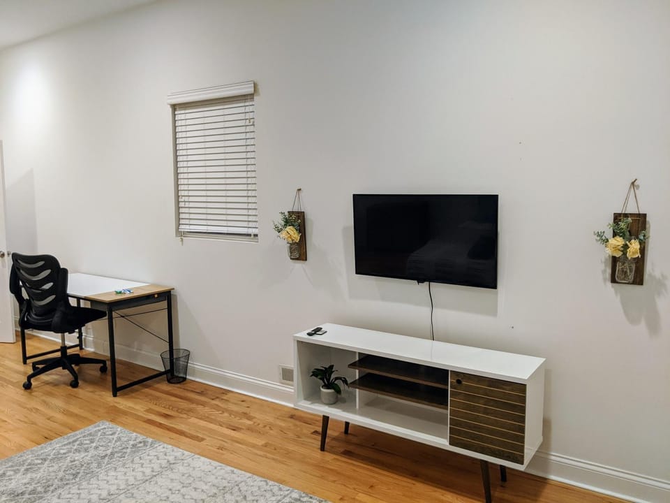 TV and multimedia, Seating area, Evening entertainment