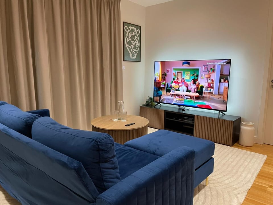 Communal lounge/ TV room, TV and multimedia, Living room, Seating area