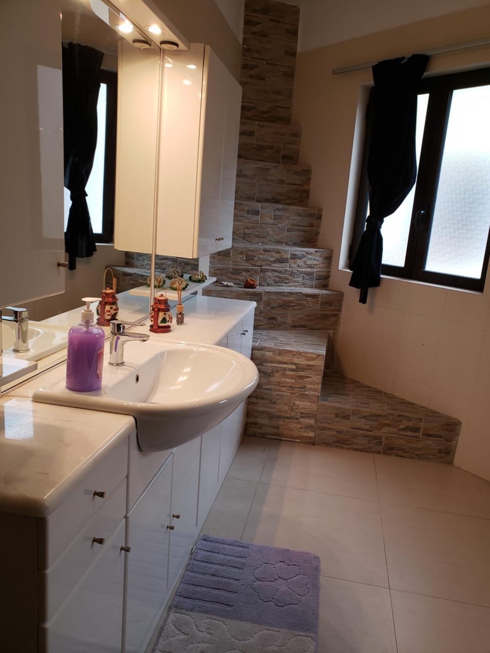Bathroom, towels