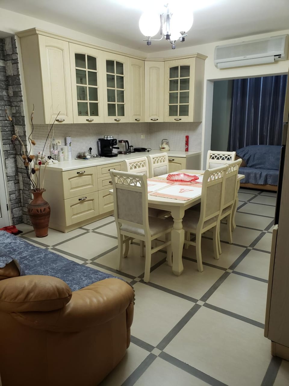 Living room, Seating area, Dining area, toaster
