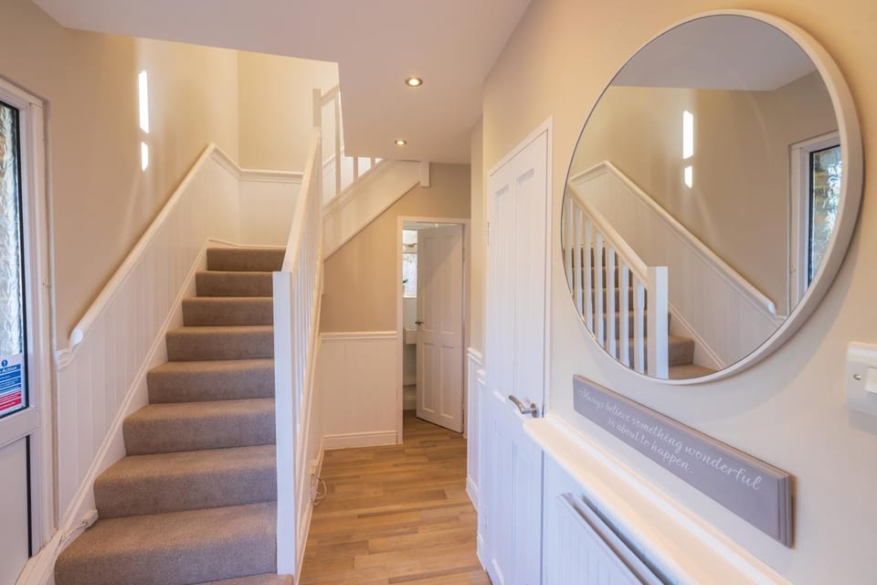 The Secret Garden - West Sussex - 3BR House with Drive House in Crawley