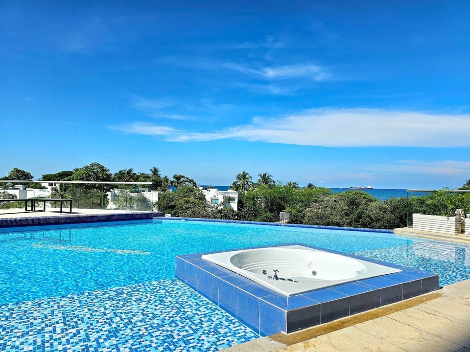Hot Tub, Swimming pool