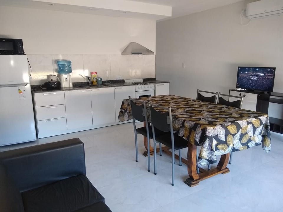 TV and multimedia, Kitchen or kitchenette, Dining area, air conditioner