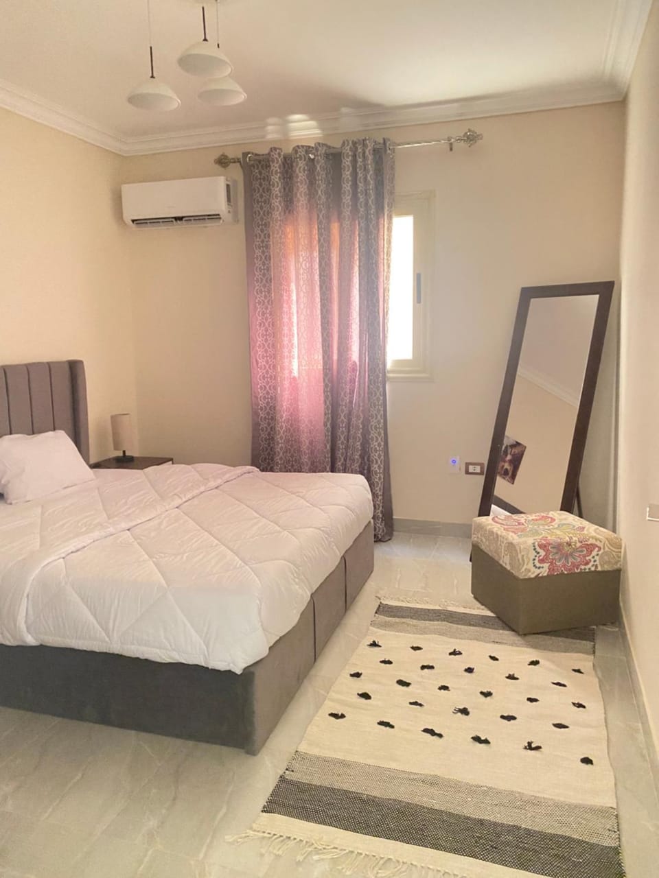 Bed, Photo of the whole room, Bedroom, air conditioner