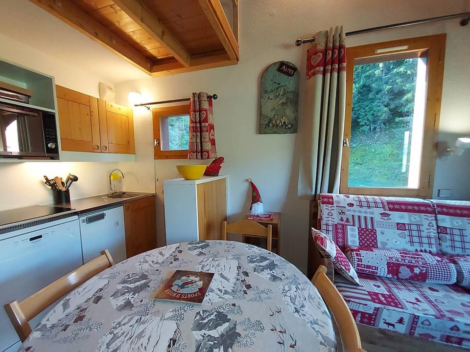 Appart. 3 Pièces Mezzanine - Proche Pistes - Crève Coeur - FR-1-356-503 Apartment in Les Avanchers-Valmorel