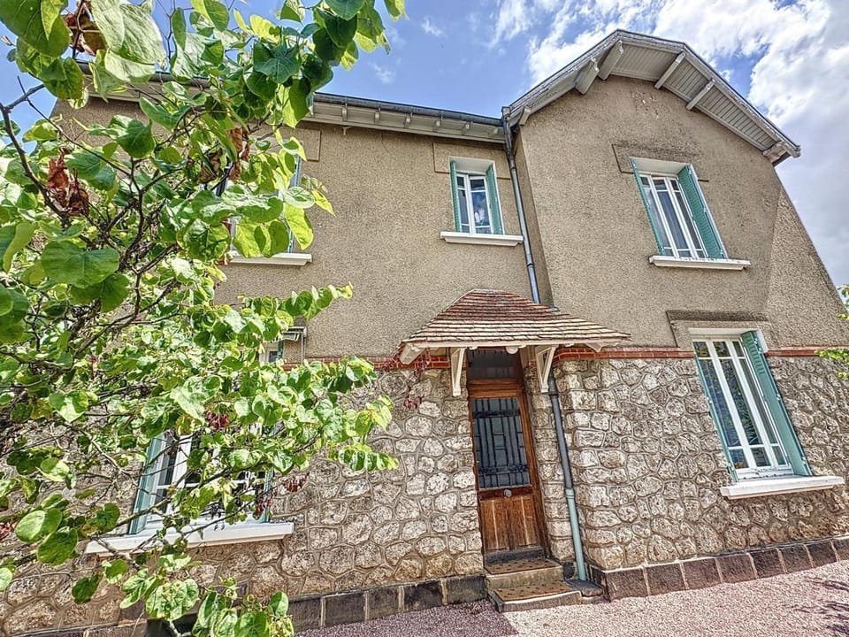 Maison de charme à La Ferté-Hauterive, confort inclus - FR-1-489-549 House in Auvergne-Rhône-Alpes