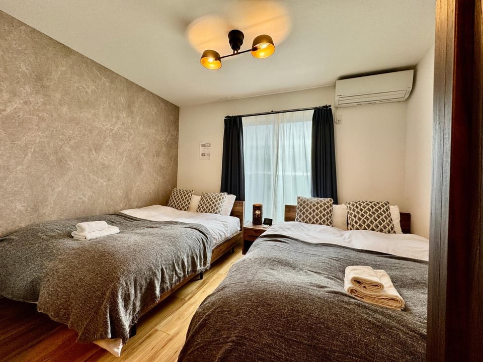 Bed, Photo of the whole room, Bedroom, towels, air conditioner
