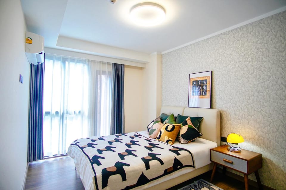 Bed, View (from property/room), Photo of the whole room, Decorative detail, Bedroom, Garden view, Pool view, hair dryier, air conditioner