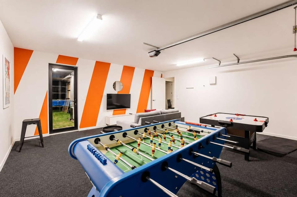 Zenith Escapes Your Quintessential 4BR Haven House in Christchurch