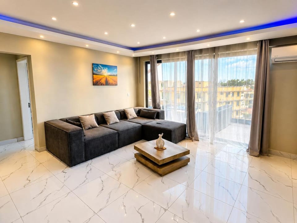 Property building, Balcony/Terrace, Living room, Seating area