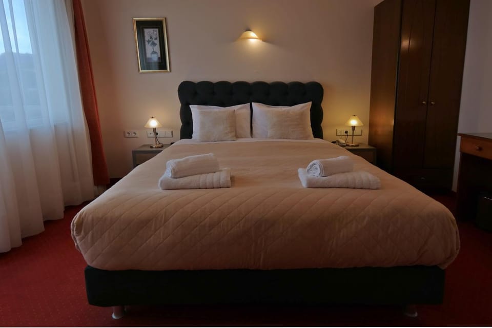 Bedroom, Sea view, towels