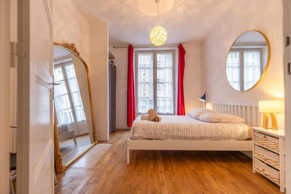Bed, Bedroom, towels, wardrobe