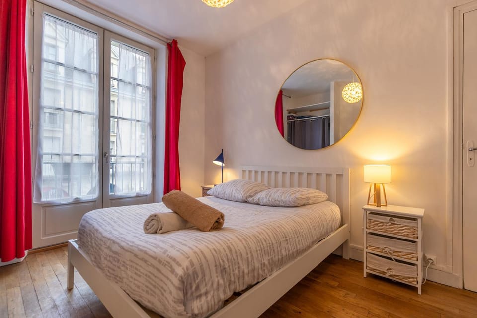 Bedroom, towels