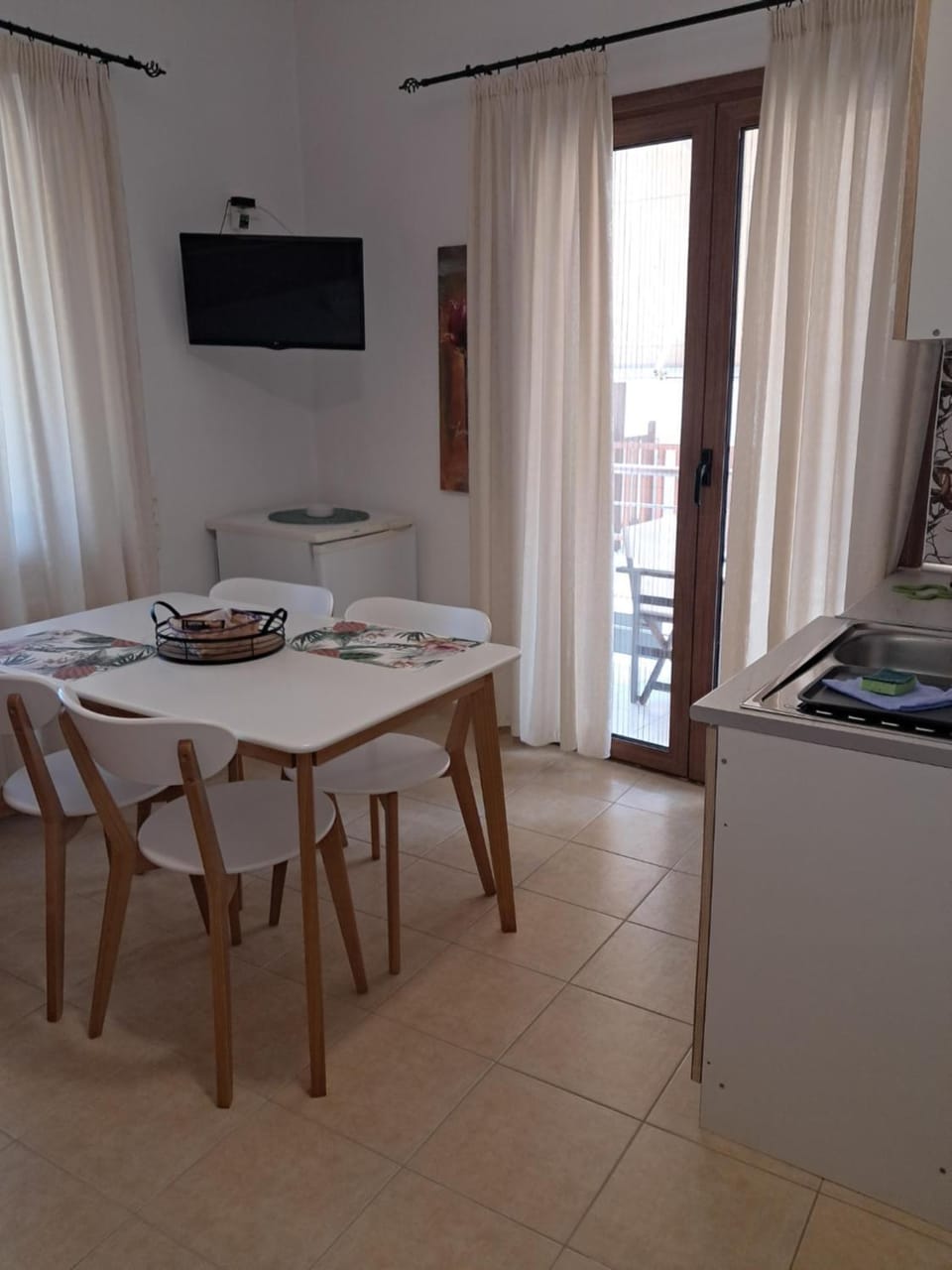 TV and multimedia, Kitchen or kitchenette, Dining area
