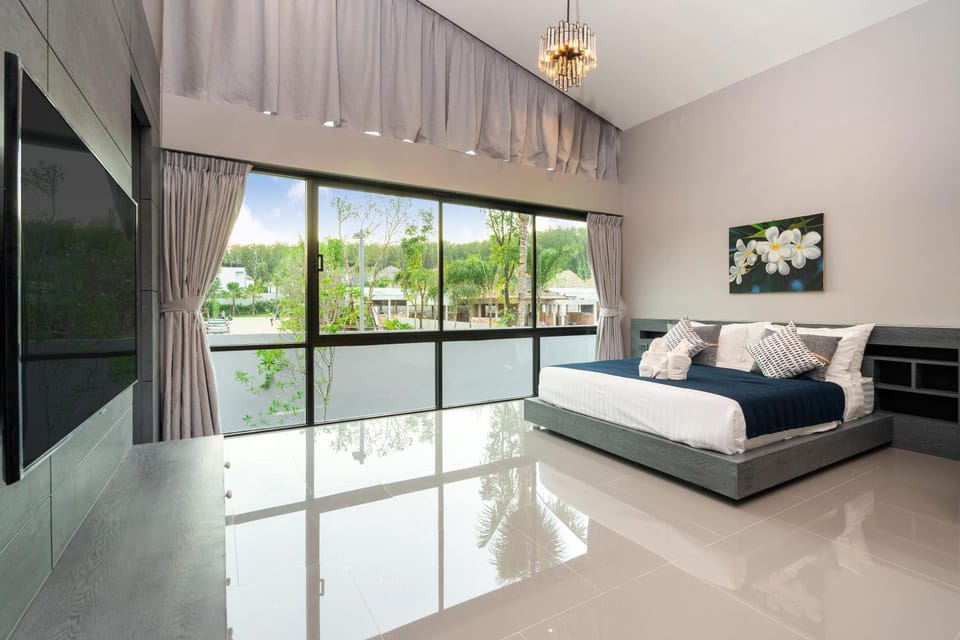 TV and multimedia, Photo of the whole room, Bedroom