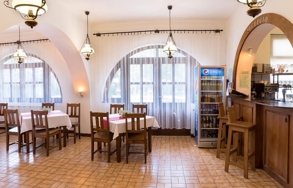 Restaurant/places to eat, Lobby or reception