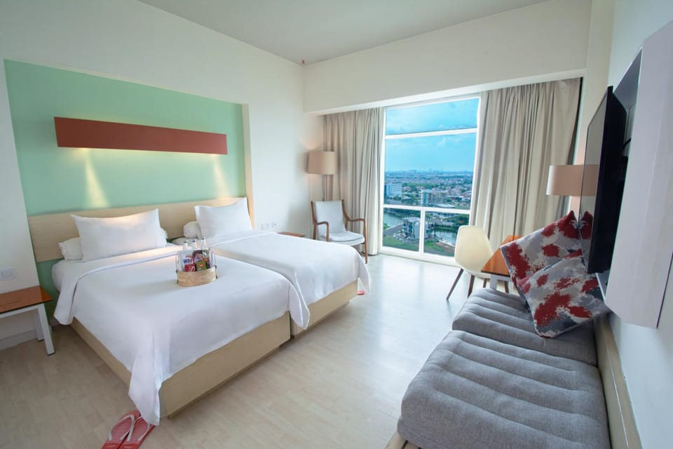 Bed, View (from property/room), Seating area, Bedroom