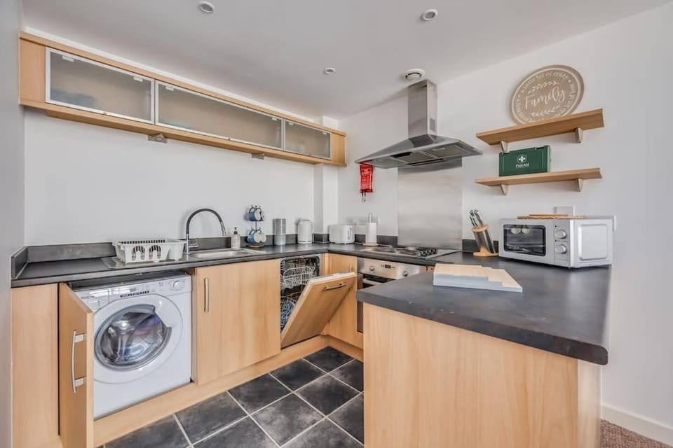 Kitchen or kitchenette, washing machine