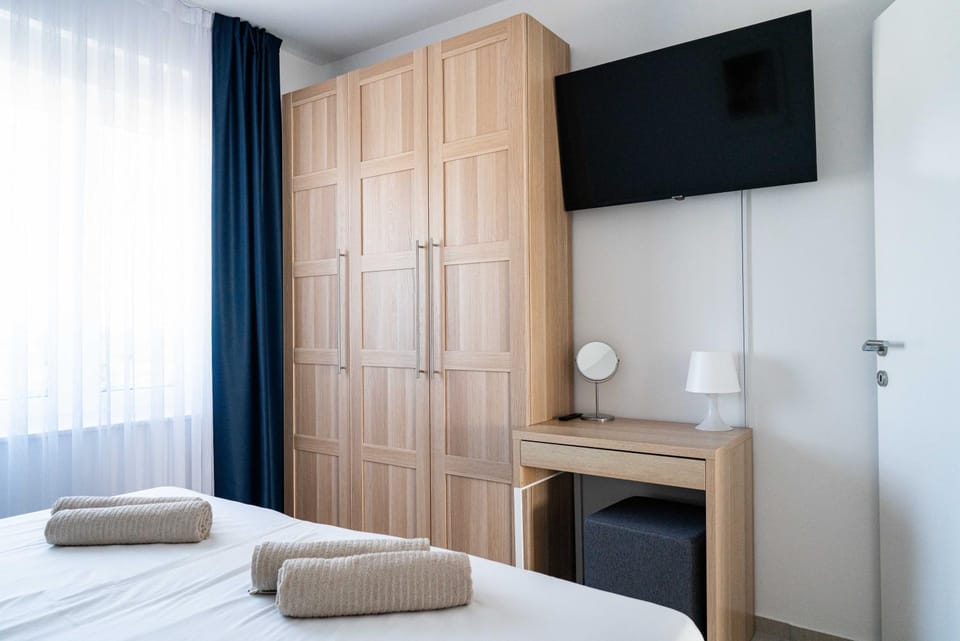 TV and multimedia, Bedroom, towels, wardrobe