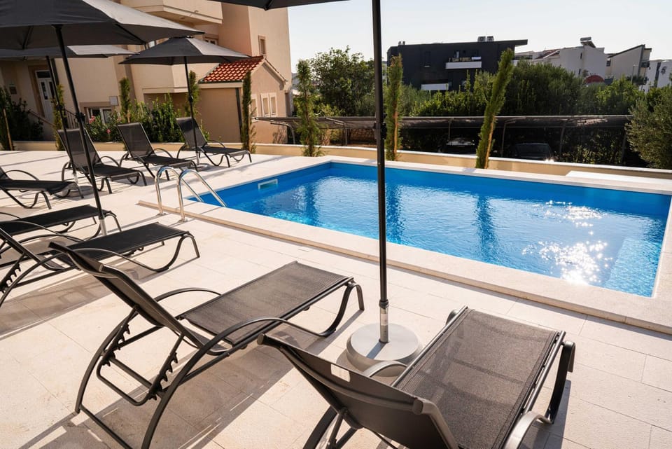Swimming pool, sunbed