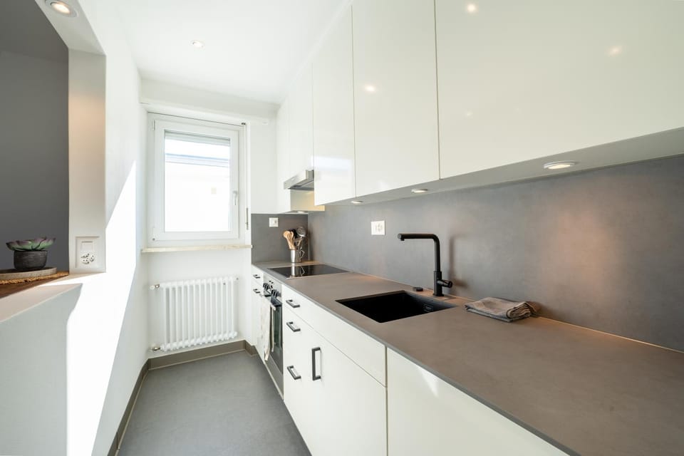 Coffee/tea facilities, dishwasher, oven, toaster, kitchen