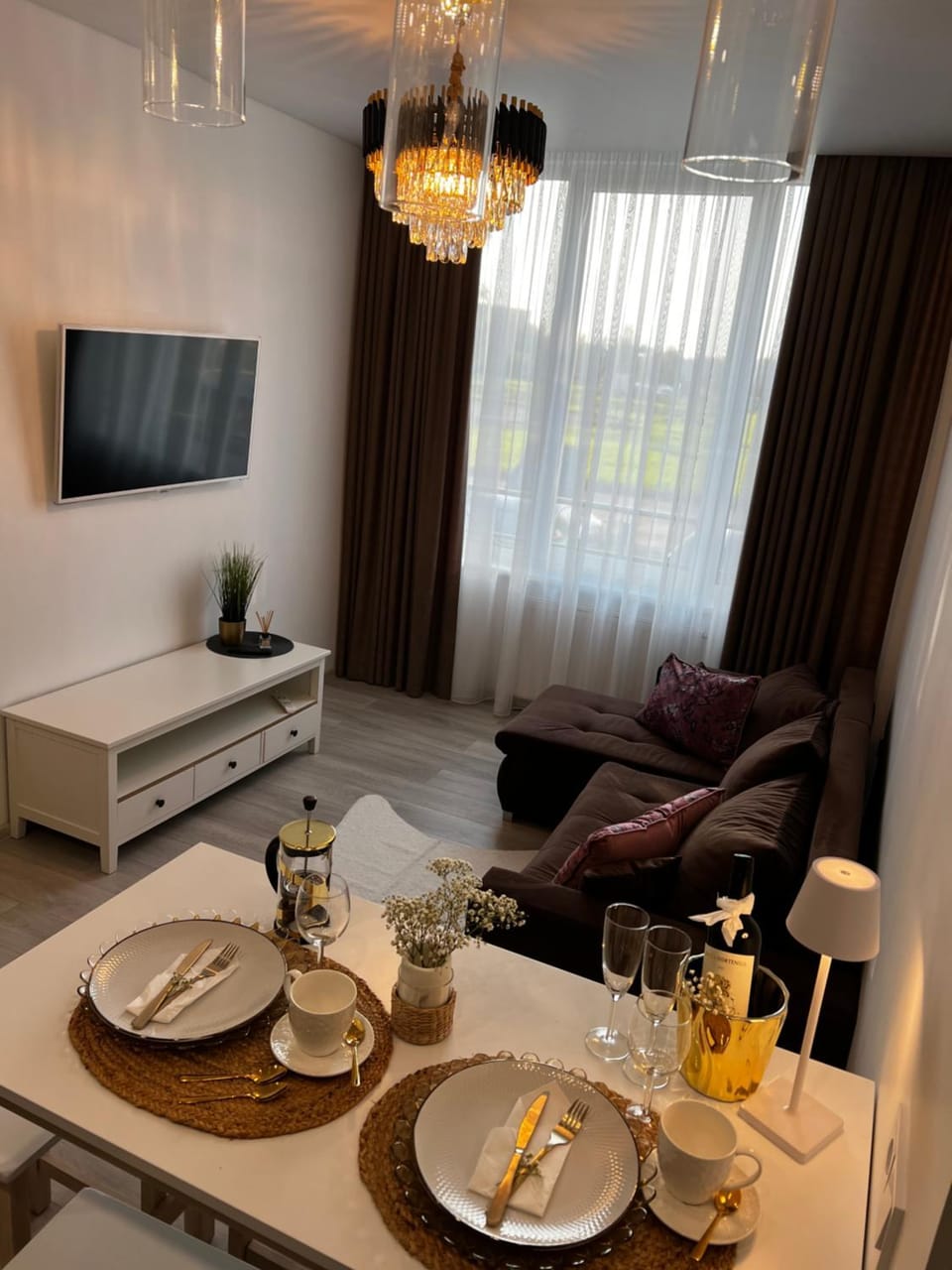 TV and multimedia, Living room, Dining area