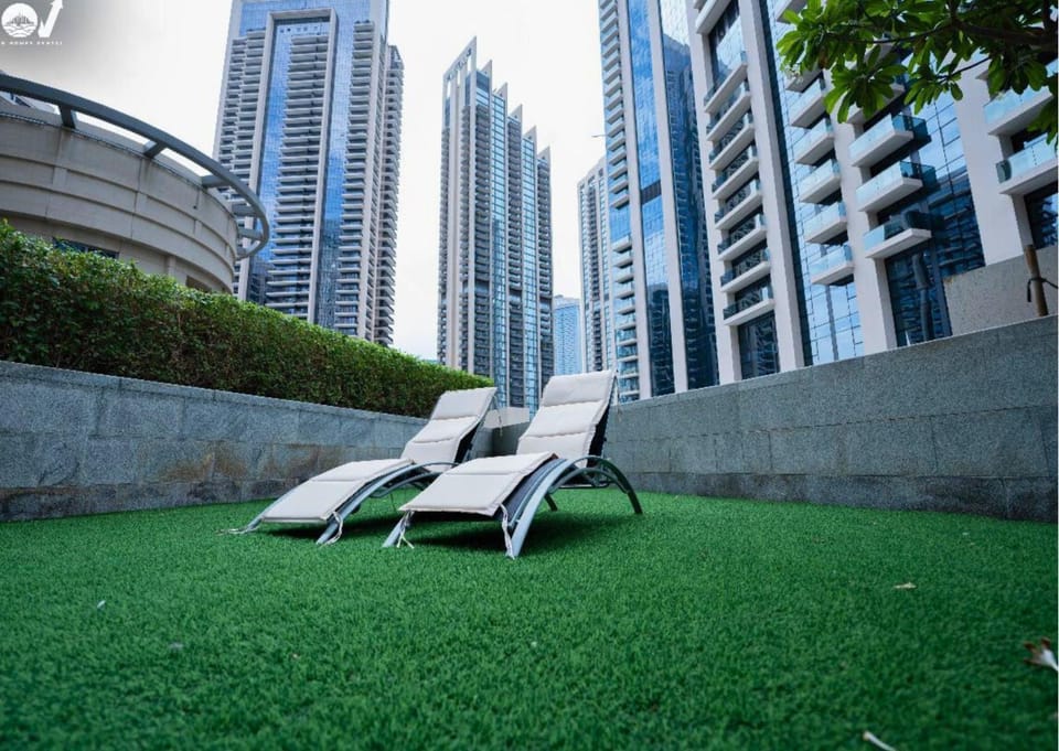 Property building, Spring, Day, Natural landscape, Garden, Garden, Garden view, sunbed
