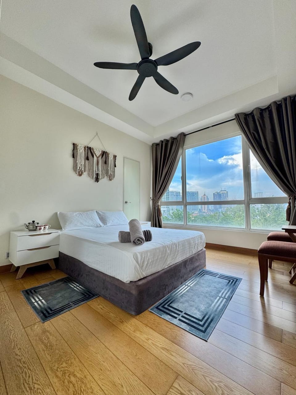 Natural landscape, Photo of the whole room, Bedroom, towels