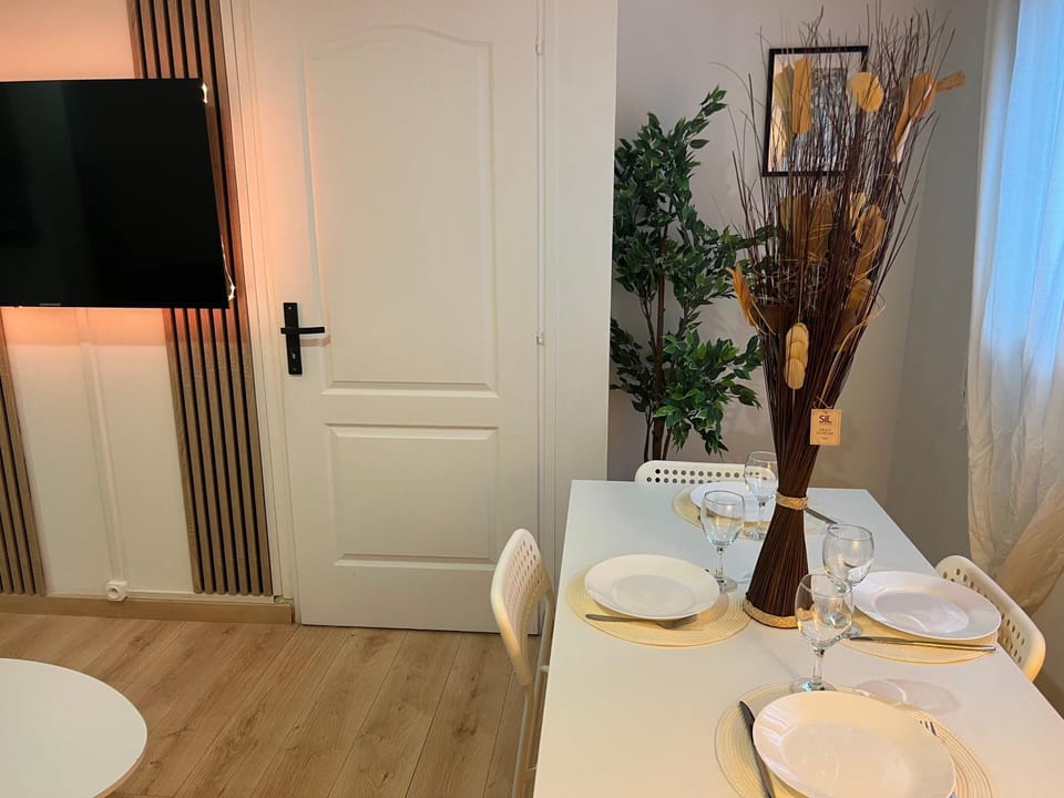 Seating area, Dining area
