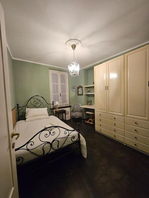 Bed, Photo of the whole room, Bedroom, wardrobe