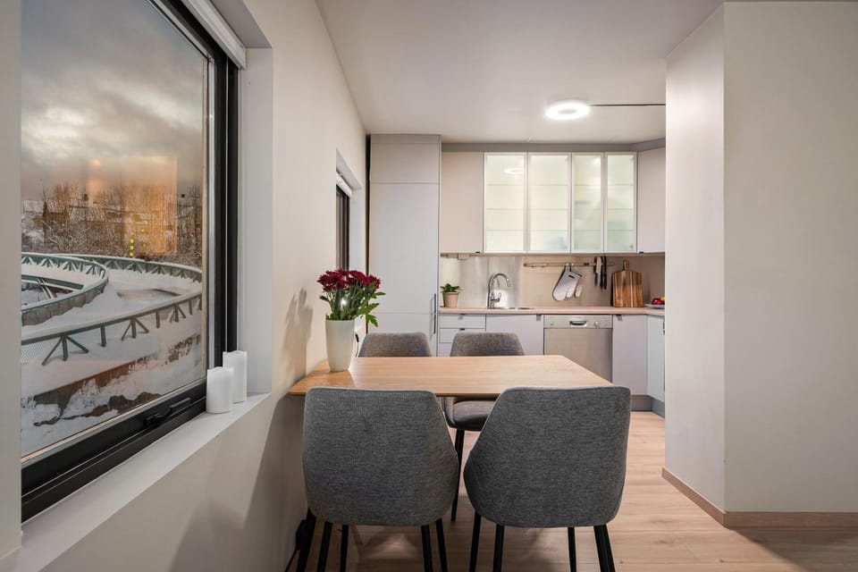 Dining area, kitchen