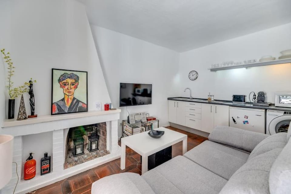 TV and multimedia, Kitchen or kitchenette, Living room