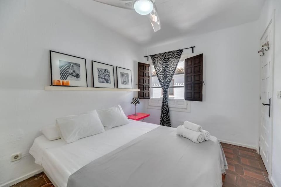 Bedroom, towels