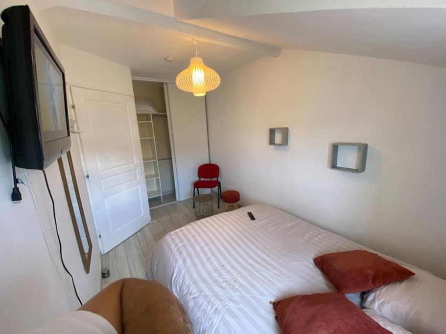 Appartement T3 individuel avec accès piscine et jardin privés Apartment in Pays de la Loire