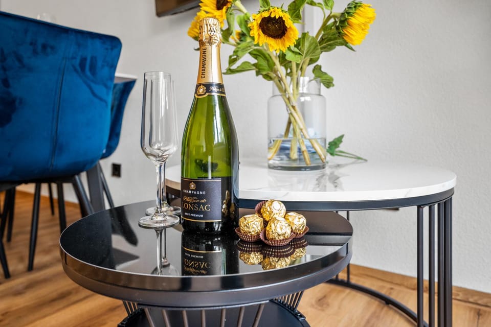 Living room, Food and drinks