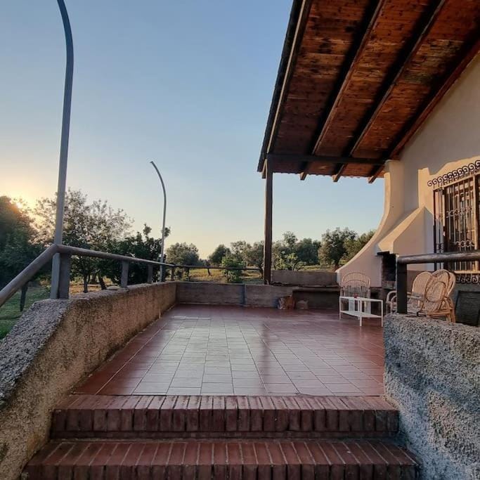 Property building, Patio, Balcony/Terrace