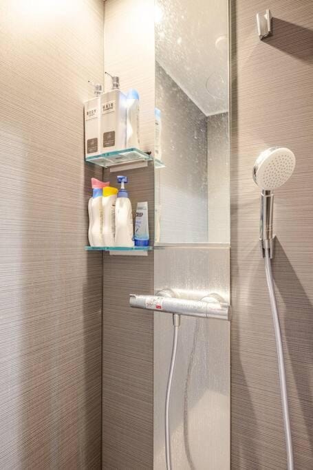 東浅草2丁目b201 Bed and Breakfast in Chiba Prefecture