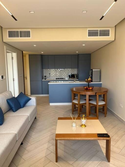 Coffee/tea facilities, Living room, Food and drinks, Dining area, minibar