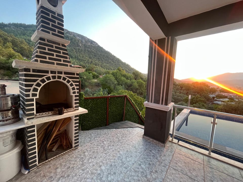 Patio, BBQ facilities, Sunset