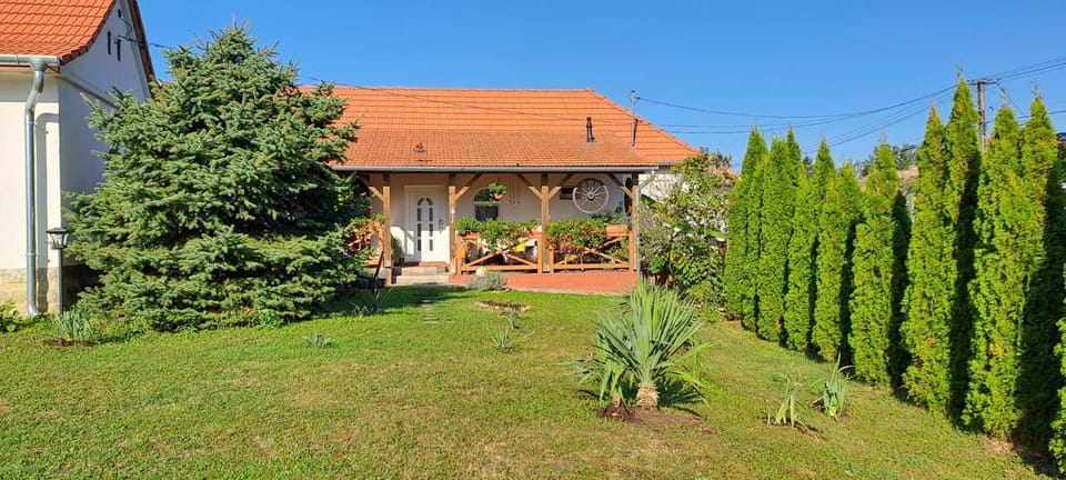 Dom Manipura-zatrzymaj się i odpocznij w ciszy i zieleni Villa in Hungary